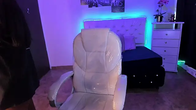 Amy Kiitty  online show from November 25, 12:49 pm