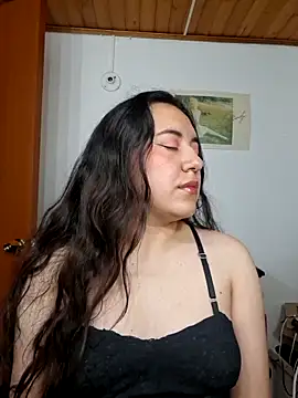 Emi chik online show from June 12, 5:39 am