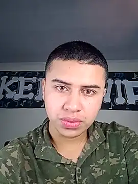 Snapshot of SexyBoy-Bigclit chatting on December 22, 9:33 am SexyBoy-Bigclit online show from December 22, 9:33 am