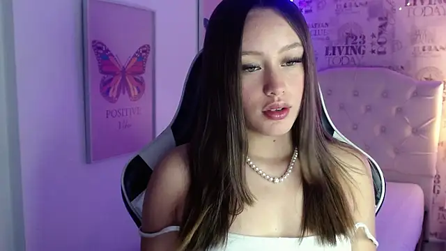 Ivyy Crystal online show from February 10, 11:45 pm