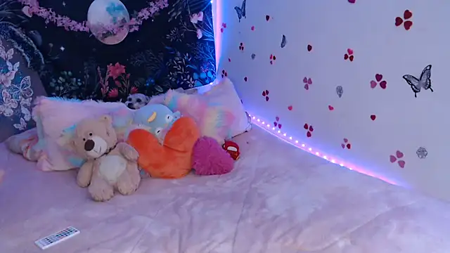 Snapshot of Emillyy_m chatting on September 9, 9:47 pm Emillyy m online show from September 9, 9:47 pm