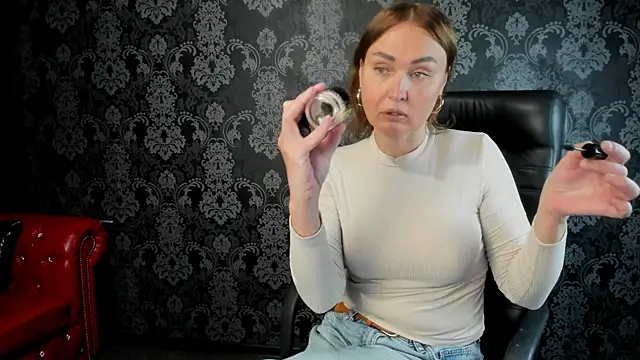Snapshot of EmmaSparky chatting on April 19, 10:14 am EmmaSparky online show from April 19, 10:14 am