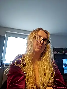 Snapshot of MariaRichi_ chatting on February 25, 6:58 am MariaRichi  online show from February 25, 6:58 am