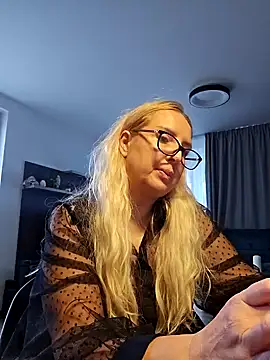 Snapshot of MariaRichi_ chatting on February 26, 7:20 am MariaRichi  online show from February 26, 7:20 am