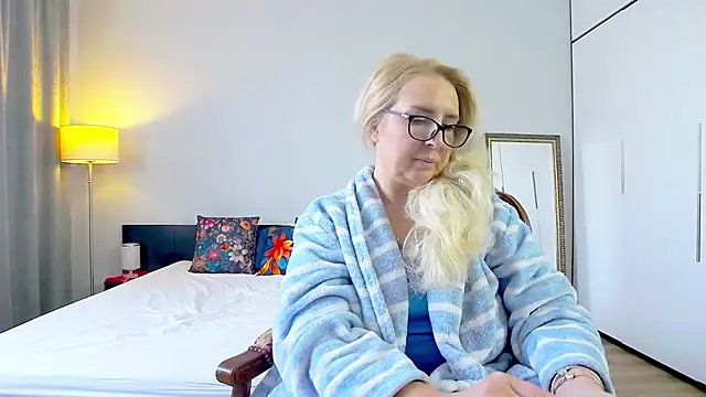 Snapshot of MariaRichi_ chatting on March 7, 9:18 am MariaRichi  online show from March 7, 9:18 am