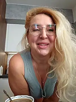 Snapshot of MariaRichi_ chatting on March 22, 7:15 am MariaRichi  online show from March 22, 7:15 am