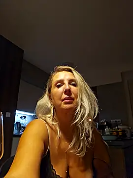 Snapshot of MariaRichi_ chatting on October 13, 7:58 pm MariaRichi  online show from October 13, 7:58 pm