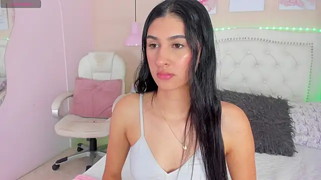 Snapshot of Ashley_Evans18 chatting on January 4, 11:33 am Ashley Evans18 online show from January 4, 11:33 am