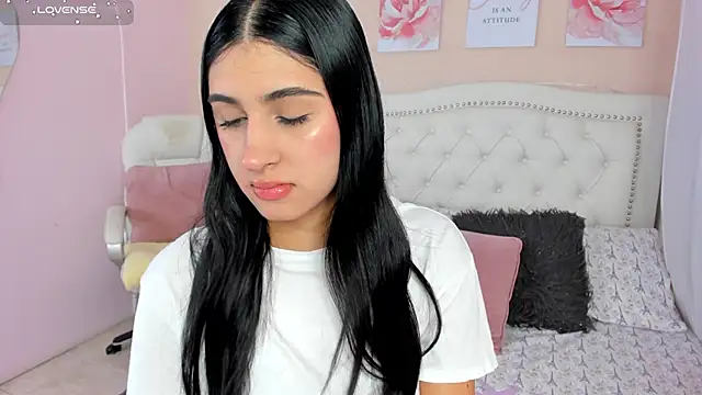 Snapshot of Ashley_Evans18 chatting on February 8, 11:55 am Ashley Evans18 online show from February 8, 11:55 am