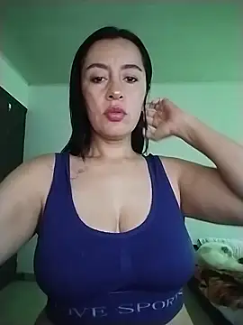 Snapshot of hailey85 chatting on May 13, 10:27 pm hailey85 online show from May 13, 10:27 pm