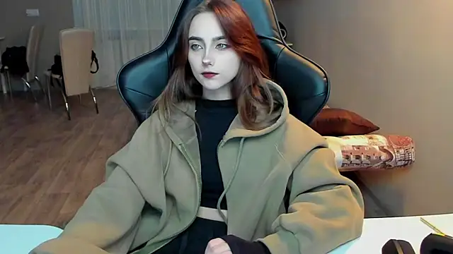 Snapshot of SilverDream chatting on February 4, 8:06 pm SilverDream online show from February 4, 8:06 pm