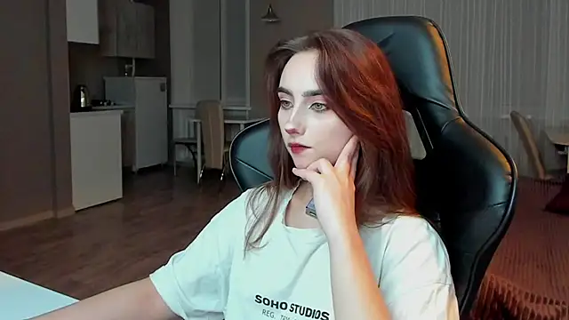 Snapshot of SilverDream chatting on February 25, 1:52 am SilverDream online show from February 25, 1:52 am