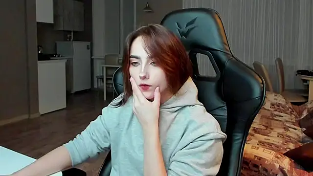 Snapshot of SilverDream chatting on March 16, 11:04 pm SilverDream online show from March 16, 11:04 pm