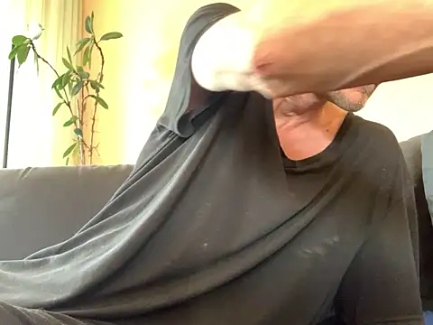 Bula94193 online show from February 25, 12:04 pm