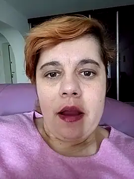 Snapshot of AnnyLwe chatting on February 19, 10:23 am AnnyLwe online show from February 19, 10:23 am