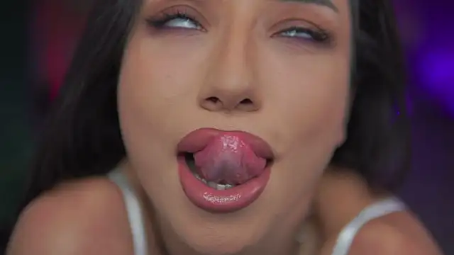 GinaValentinna online show from November 1, 8:00 pm