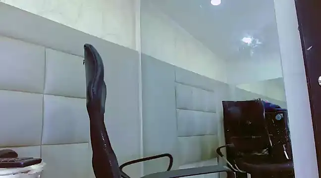 Snapshot of AbrahanBratz chatting on December 25, 6:09 am AbrahanBratz online show from December 25, 6:09 am