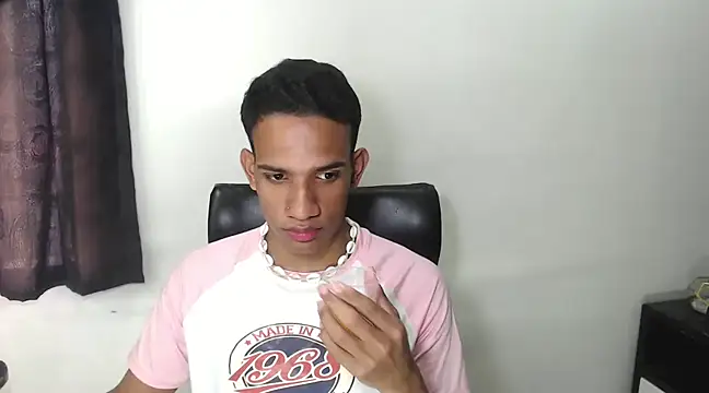 Snapshot of AbrahanBratz chatting on December 28, 5:46 pm AbrahanBratz online show from December 28, 5:46 pm