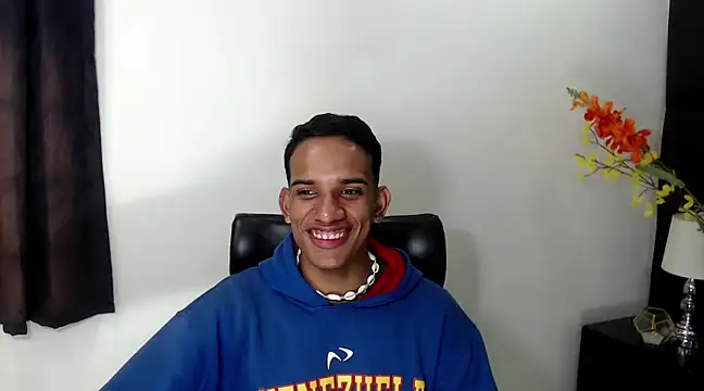 Snapshot of AbrahanBratz chatting on January 3, 7:18 pm AbrahanBratz online show from January 3, 7:18 pm