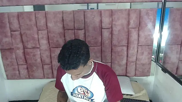 Snapshot of AbrahanBratz chatting on January 15, 2:43 pm AbrahanBratz online show from January 15, 2:43 pm