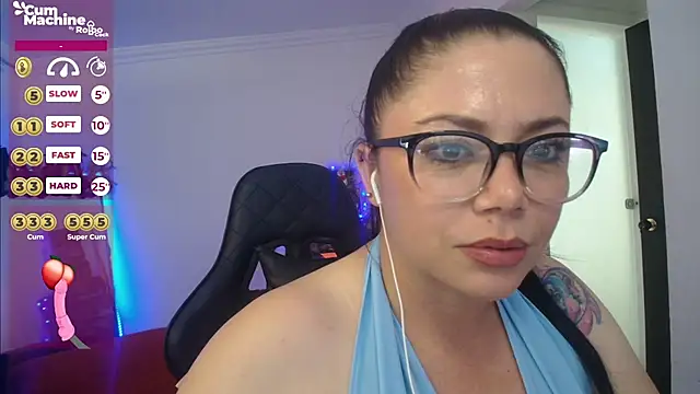 Snapshot of Madame_Shein_ chatting on December 9, 4:47 pm Madame Shein online show from December 9, 4:47 pm