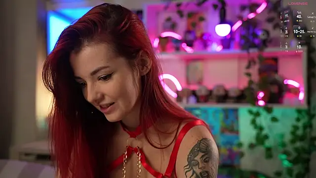 Snapshot of Charmings_054 chatting on January 10, 4:20 pm Charmings 054 online show from January 10, 4:20 pm