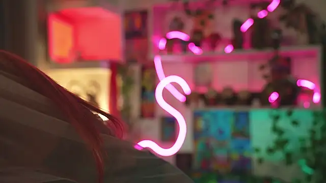 Snapshot of Charmings_054 chatting on February 19, 5:06 pm Charmings 054 online show from February 19, 5:06 pm