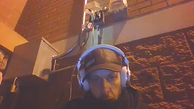 Snapshot of axelongshaft69 chatting on April 2, 10:24 am axelongshaft69 online show from April 2, 10:24 am