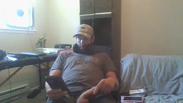 Snapshot of axelongshaft69 chatting on August 1, 3:44 pm axelongshaft69 online show from August 1, 3:44 pm
