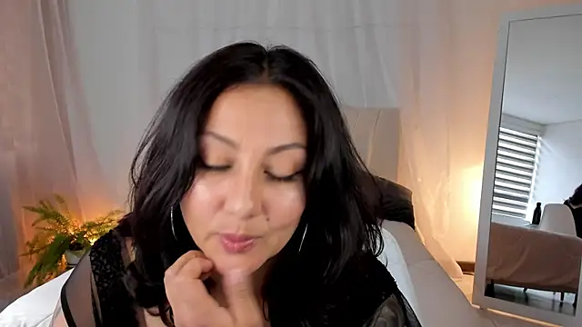 karla paradise  online show from May 12, 7:11 pm