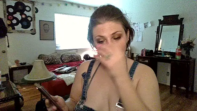 Snapshot of sophiarica chatting on April 16, 9:39 pm sophiarica online show from April 16, 9:39 pm