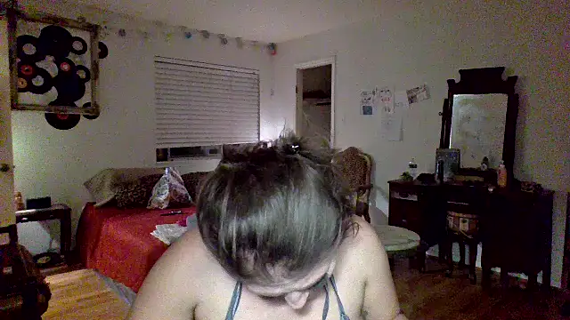 Snapshot of sophiarica chatting on April 28, 1:26 am sophiarica online show from April 28, 1:26 am