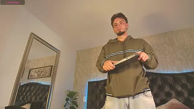 Snapshot of MattDevon chatting on February 3, 3:15 am MattDevon online show from February 3, 3:15 am