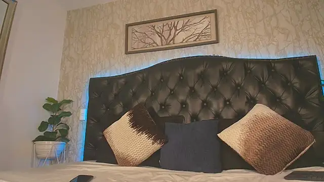 Snapshot of MattDevon chatting on February 15, 4:31 am MattDevon online show from February 15, 4:31 am