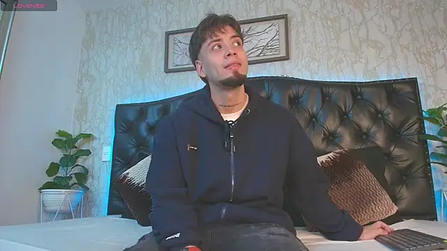 Snapshot of MattDevon chatting on February 17, 3:36 am MattDevon online show from February 17, 3:36 am