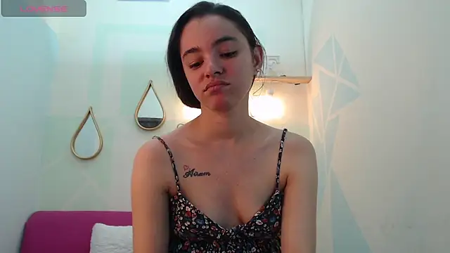 Mia-kalinfa online show from March 5, 4:24 pm