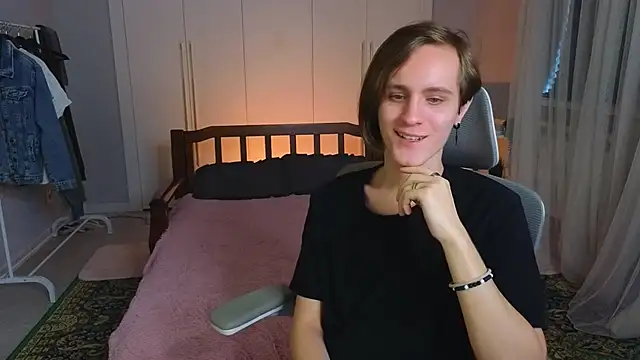 Snapshot of nikompell chatting on February 23, 3:24 am nikompell online show from February 23, 3:24 am