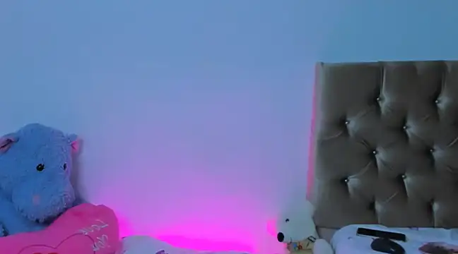 StassieBell online show from February 13, 4:00 am