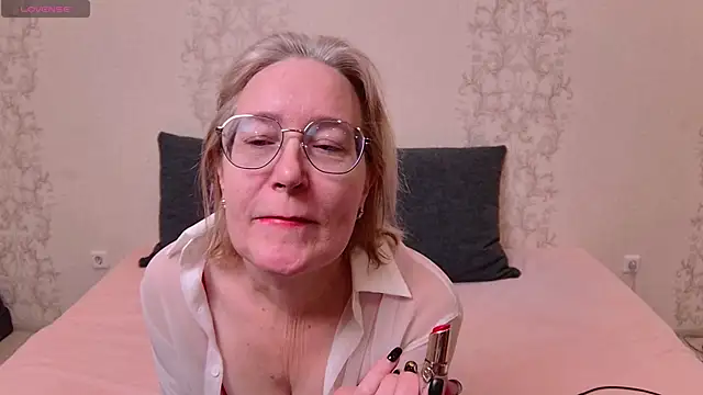Snapshot of Moonlight_Jasmine chatting on February 6, 12:43 am Moonlight Jasmine online show from February 6, 12:43 am