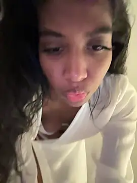 Snapshot of IamCrystal2 chatting on December 16, 2:25 am IamCrystal2 online show from December 16, 2:25 am