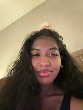 Snapshot of IamCrystal2 chatting on December 16, 11:07 pm IamCrystal2 online show from December 16, 11:07 pm