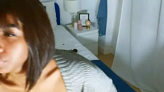 Snapshot of IamCrystal2 chatting on March 23, 1:42 am IamCrystal2 online show from March 23, 1:42 am