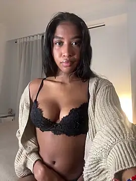 IamCrystal2 online show from February 4, 4:40 am