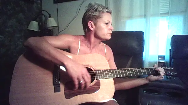 jadegilf1 online show from May 22, 8:36 pm