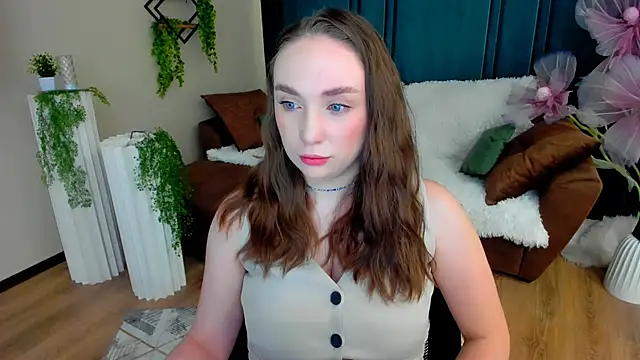 Snapshot of TrueReincarnation chatting on May 13, 10:12 am TrueReincarnation online show from May 13, 10:12 am