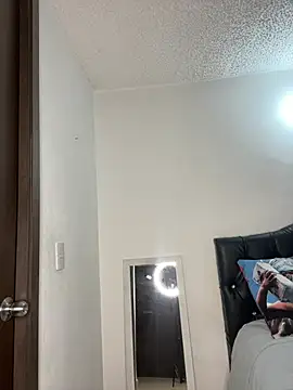 Snapshot of sophijenner chatting on February 18, 4:58 am sophijenner online show from February 18, 4:58 am