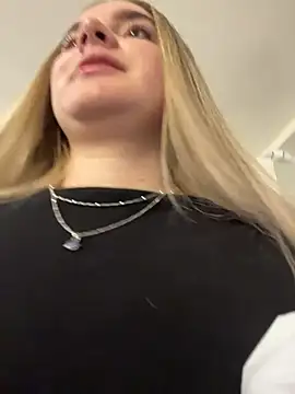 imlindapink online show from March 24, 2:33 pm