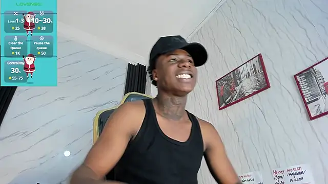 Snapshot of TOWERS21_ chatting on December 22, 11:41 pm TOWERS21 online show from December 22, 11:41 pm