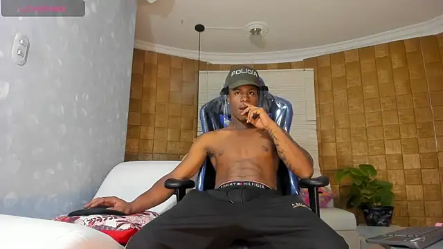 Snapshot of TOWERS21_ chatting on January 17, 8:22 pm TOWERS21 online show from January 17, 8:22 pm