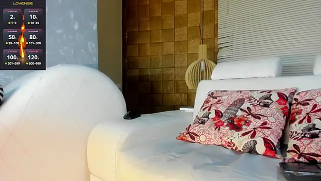 Snapshot of TOWERS21_ chatting on February 12, 7:56 pm TOWERS21 online show from February 12, 7:56 pm